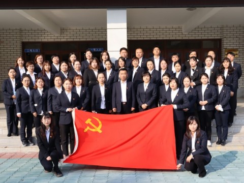 支部书记讲党课 凝心聚力强党性_副本.jpg