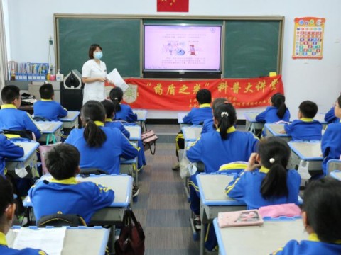 关注用药安全 9.28_副本.jpg