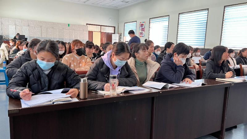2月23日中国工农红军小学珲春红军小学：课题研究凝智慧  专家引领助成长 (3).JPG