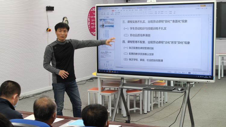 教师进修学校召开构建龙井市中小学劳动课程体系会议2.JPG