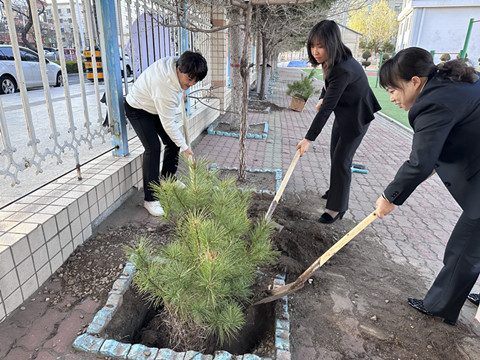 2023.4.23 中国工农红军珲春红军小学：绿美家园 行动有我_副本.jpg