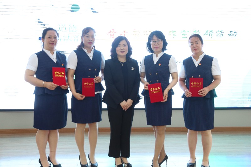 聚焦单元展素养   集体言思共成长4.JPG