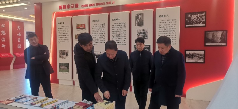 参观展室.jpg
