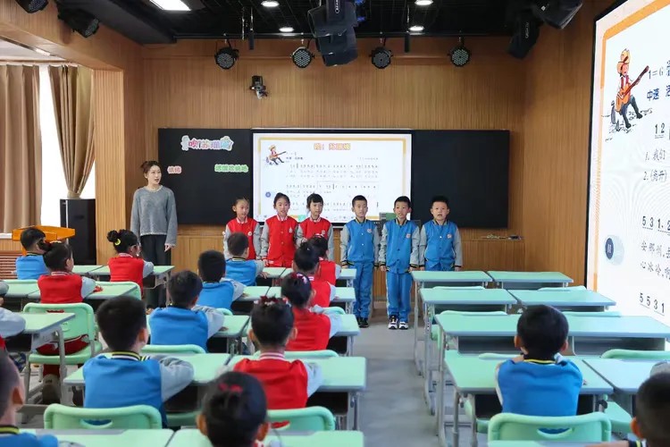陈丹凤的徒弟于青卉老师执教音乐《哦，苏珊娜》.jpg