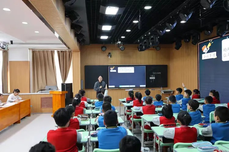 李晓宁的徒弟于春艳老师执教数学《搭配》.jpg