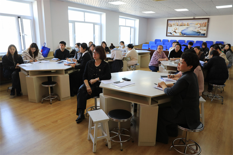 语文评课研讨.jpg 语文评课研讨.jpg