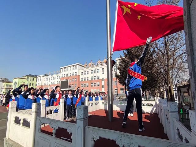 升旗照片.jpg