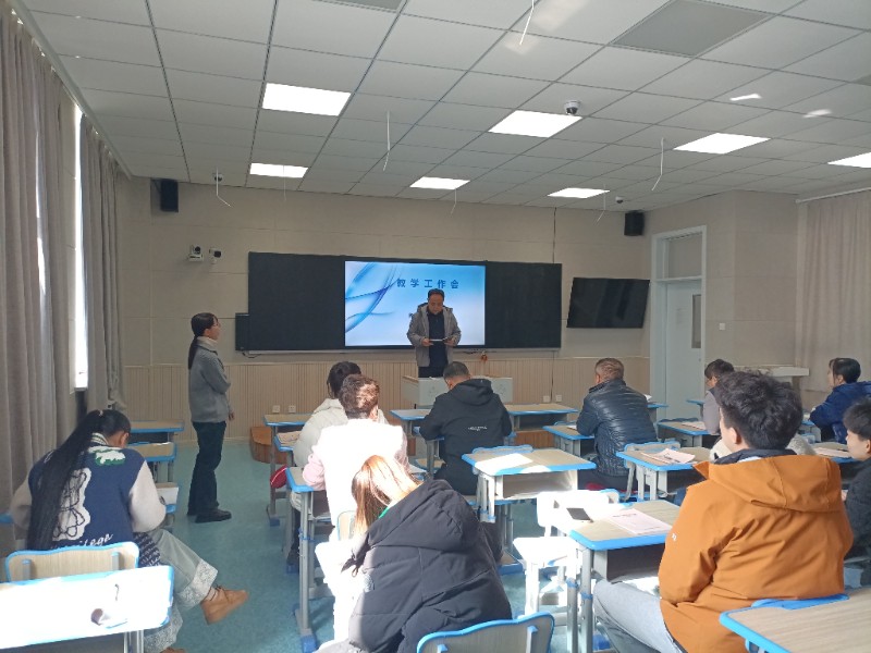 程海校长对上学期教学工作进行全面总结.jpg