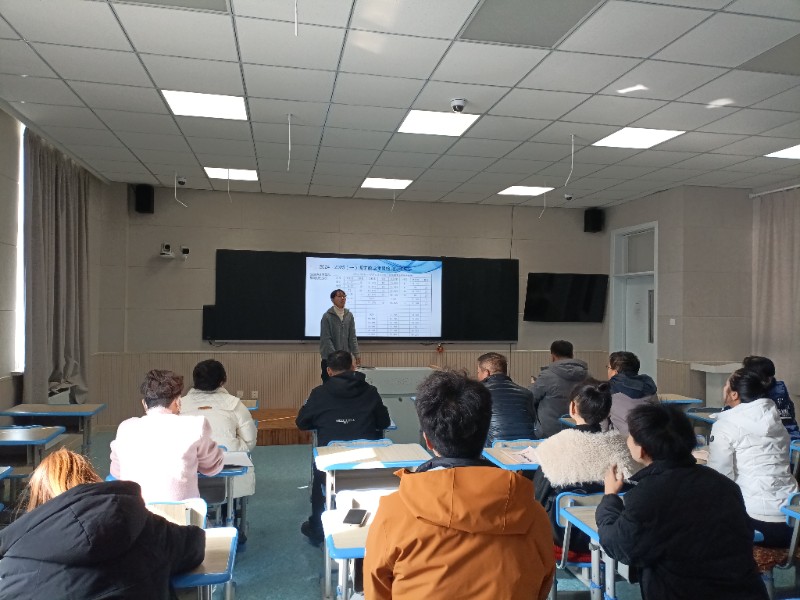 李月梅主任总结新学期教学任务.jpg