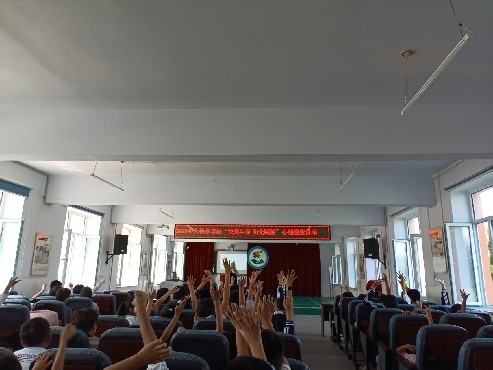 学生积极参与互动.jpg