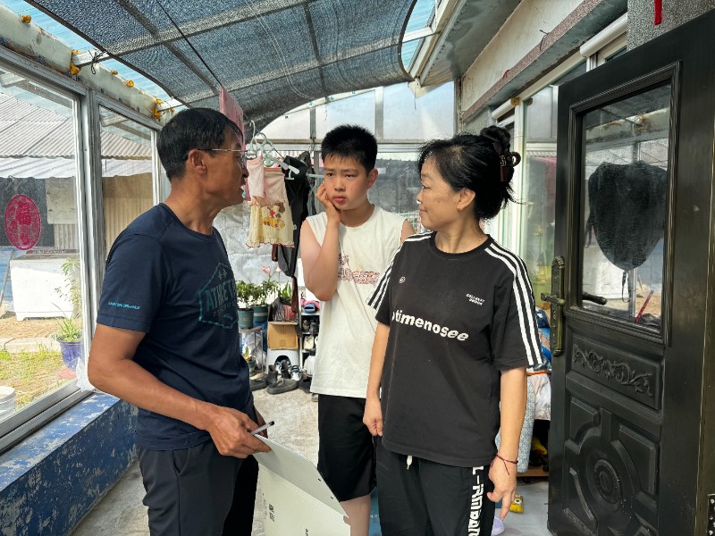 老师宣传假期安全教育.jpg