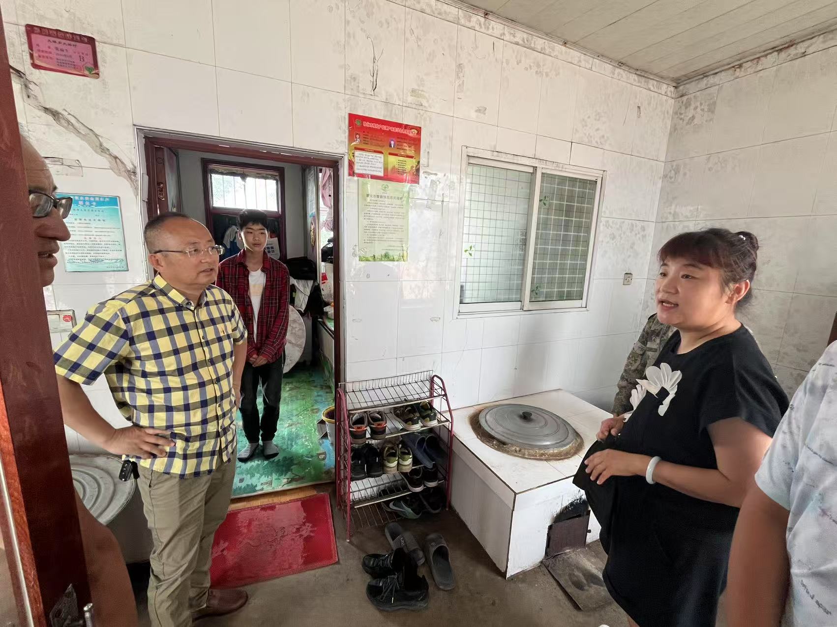 与家长共同探讨教育方法.jpg