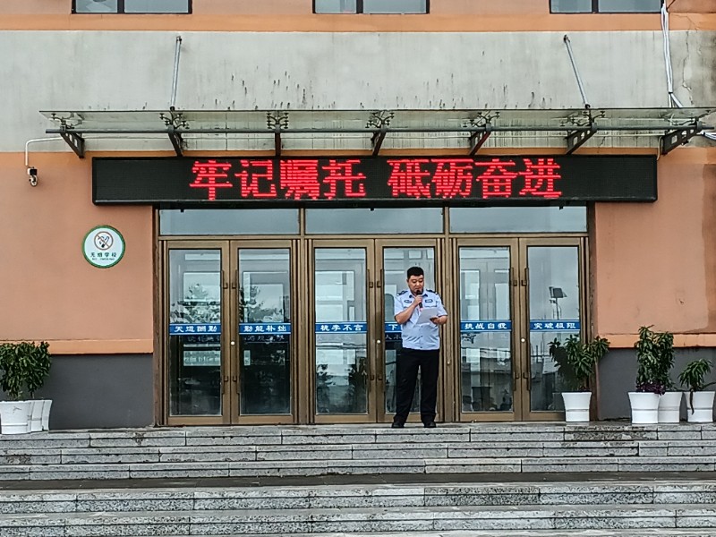 派出所法制副校长讲解校园安全.jpg