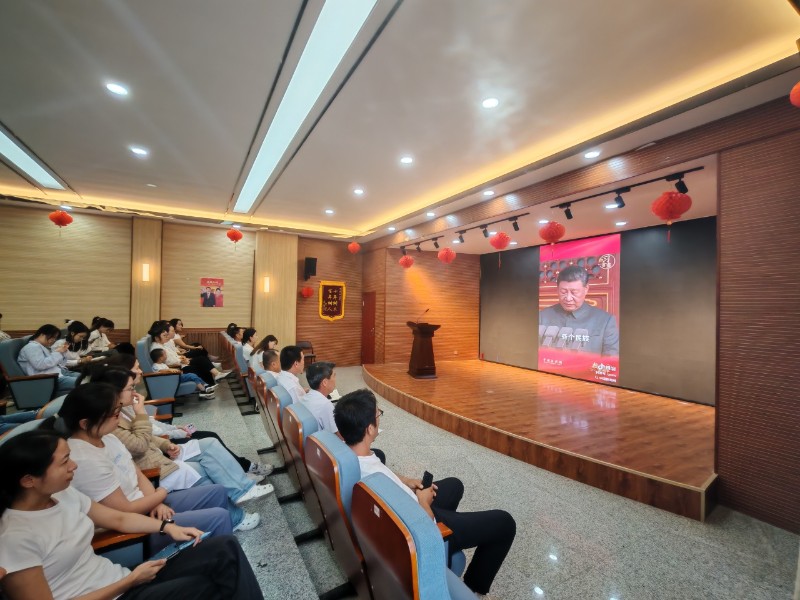 观看习近平.jpg 观看习近平.jpg