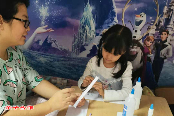 1576115172_7528_13860.jpg 1 亲子合作.jpg