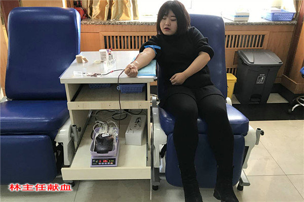 1578019766_9542_96035.jpg 2 林主任献血.jpg