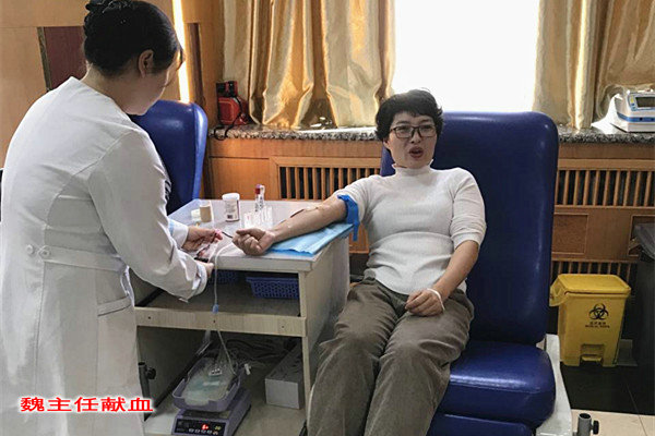1578019778_1472_98751.jpg 3 魏主任献血.jpg