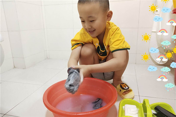 1584063023_6802_65934.jpg 3 自己的袜子自己洗.jpg