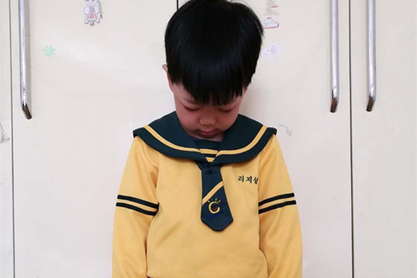 1586045908_489_41792.jpg 2.向新冠肺炎疫情牺牲烈士和逝世同胞默哀3分钟.jpg