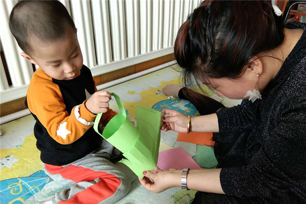 1586909747_5267_92447.jpg 2 亲子合作.jpg