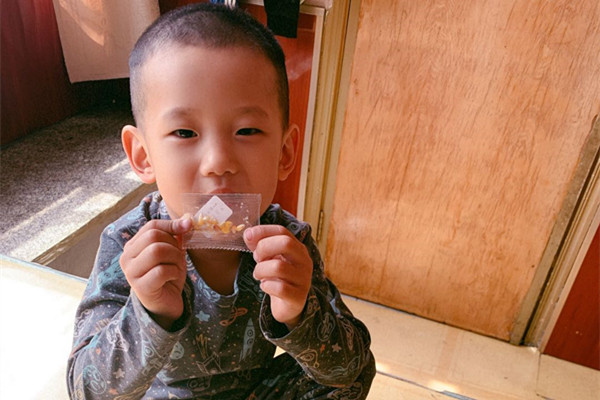 1586910000_0722_66971.jpg 2 看看我选的种子.jpg