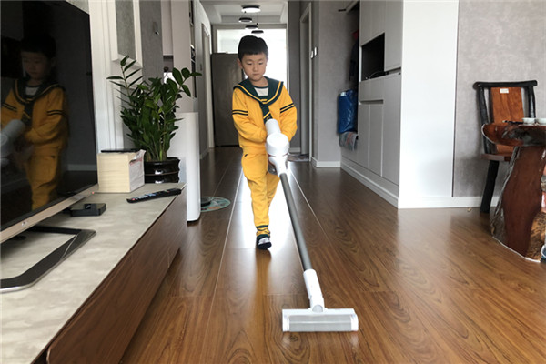 1589850953_444_48765.jpg 4 帮父母拖地了.jpg