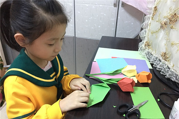 1589851031_1592_99793.jpg 1 给护士阿姨做礼物.jpg