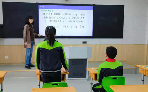 数学教师安春希的课_副本.jpg