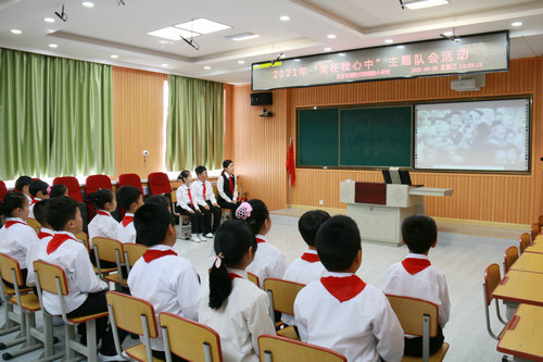 1619601216_5301_80096.jpg 4.观看艰苦的环境.JPG