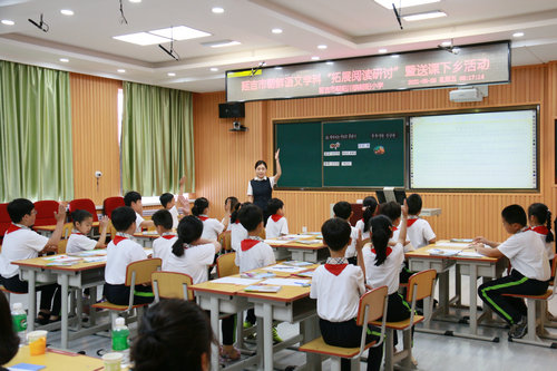 1622188467_9269_86249.jpg 1.安连玉老师的精彩讲授.JPG