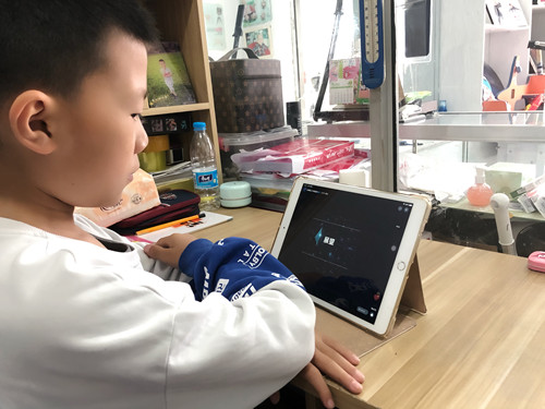 学生观看照片8_副本.jpg