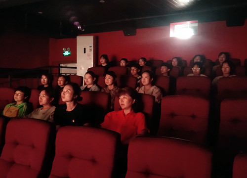 看电影_副本.jpg