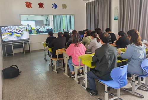 各位领导和老师在听课_副本.jpg