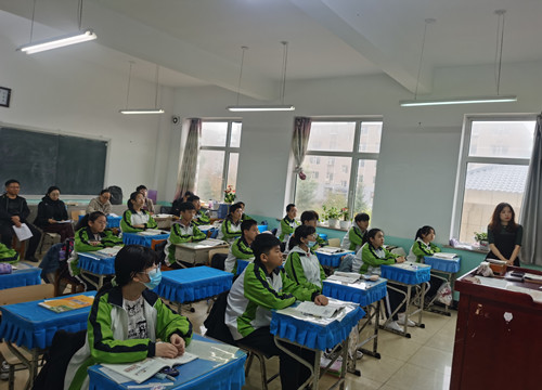 1634287834_2876_70060.jpg 听评课3.jpg