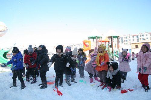 1637806779_7432_29168.jpg 汪清三幼:趣味玩雪 点亮童年.jpg