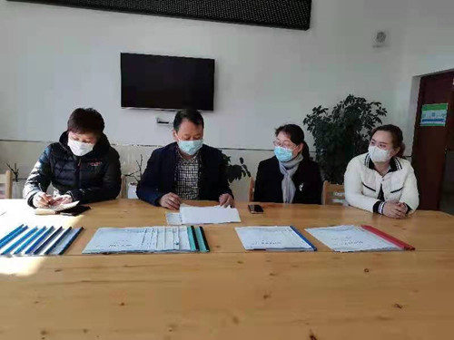 严把防控关  真抓重落实——图们市教育局副局长莅临石岘一小检查疫情防控04_副本.jpg