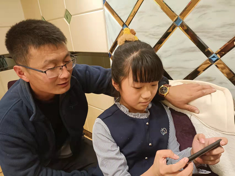 《疫情当下我们如何做个好家长》 (1)_副本.jpg
