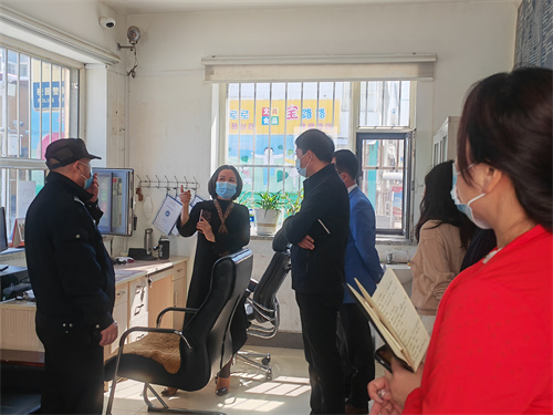 1652187458_6201_66633.jpg 3.检查警卫室工作.jpg