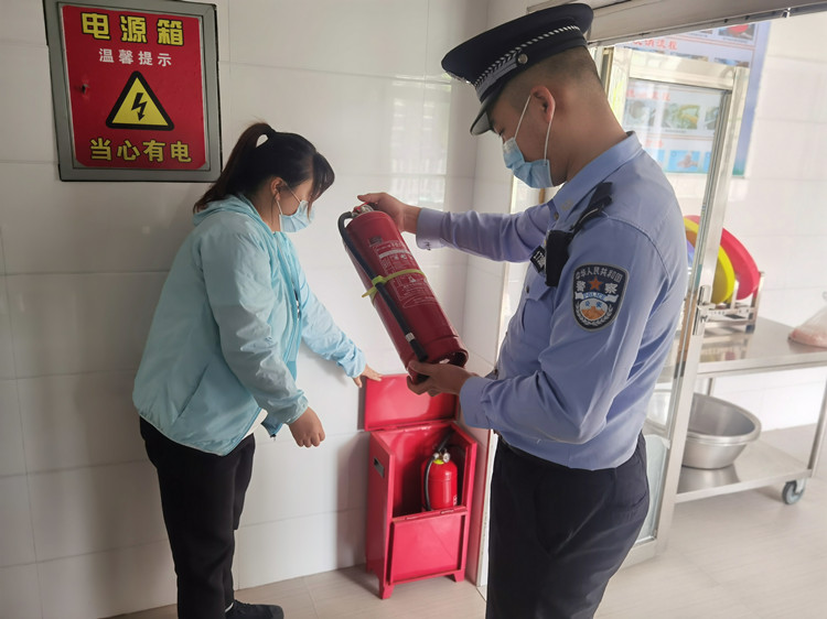 查看灭火器_副本.jpg