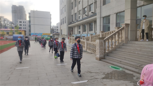 1652708831_5374_34614.jpg 有序入校(4).jpg