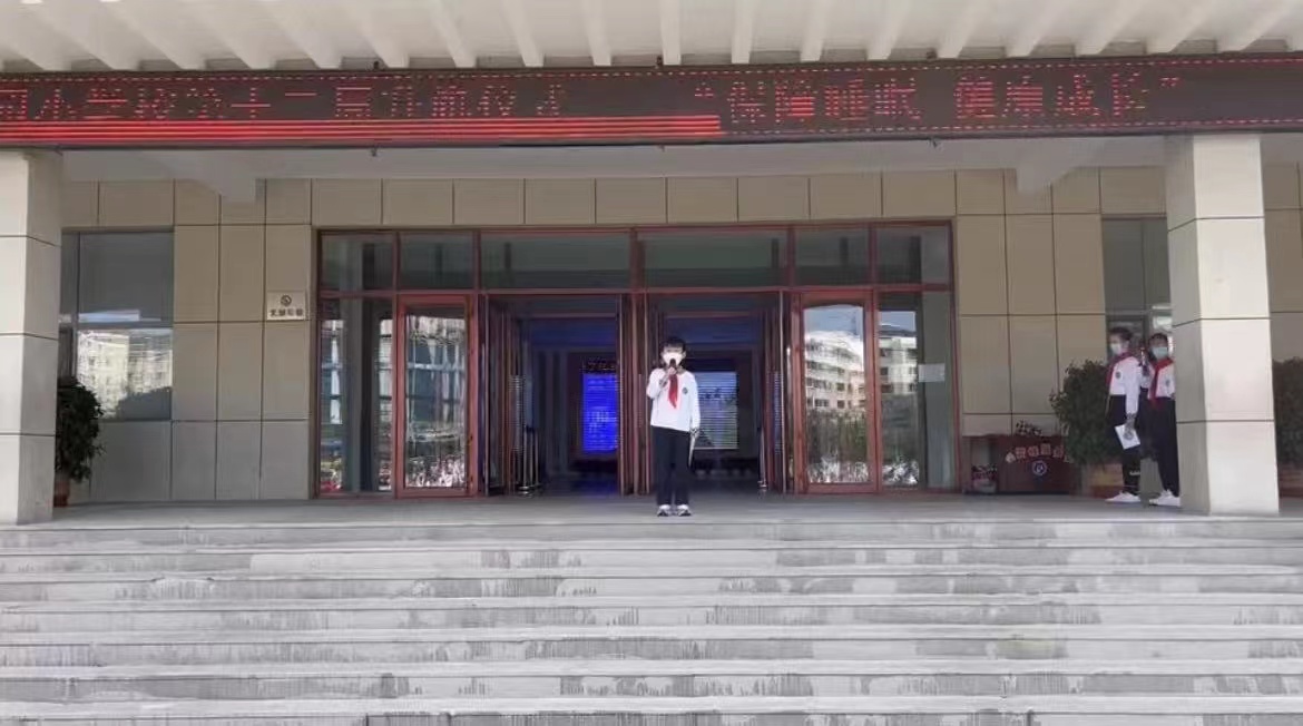 1653303273_9057_93622.jpg 方圣斌同学在主持.jpg