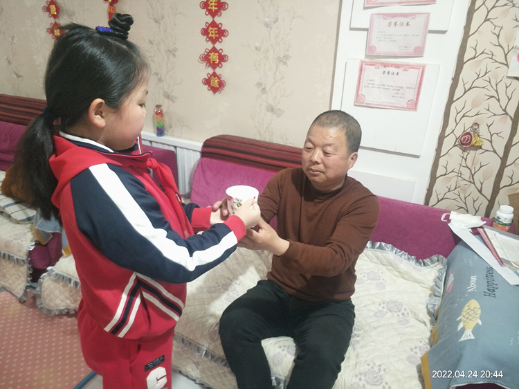 “感恩父亲节 我的孝心在行动”主题教育活动 (1)_副本.jpg