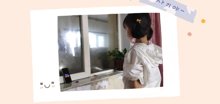 幼儿观看升旗仪式3_副本.jpg