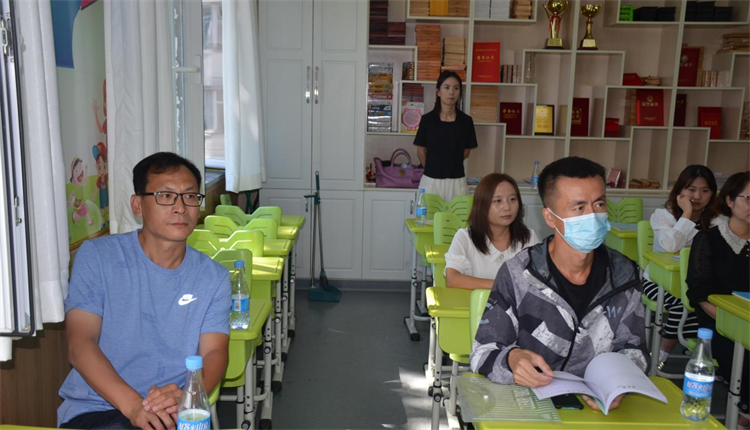 1661734950_7753_76966.png 龙井市教师进修学校举行中小学信息科技教师全员培训暨集体备课活动1.png