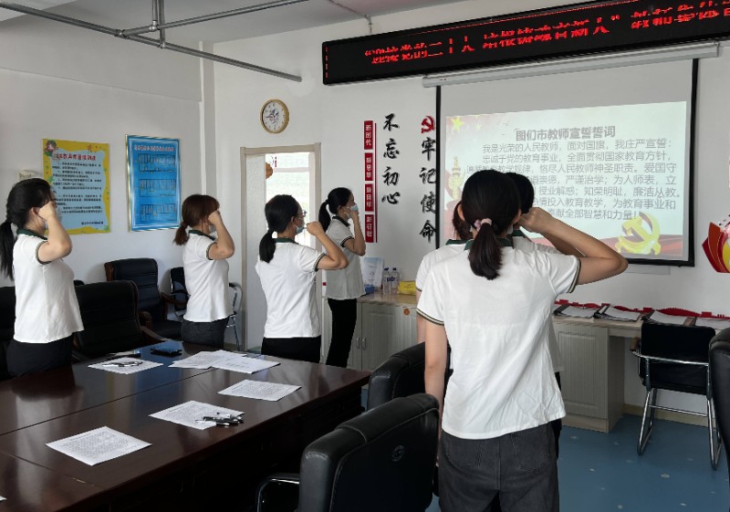 2022年教师集体宣誓活动_副本.jpg