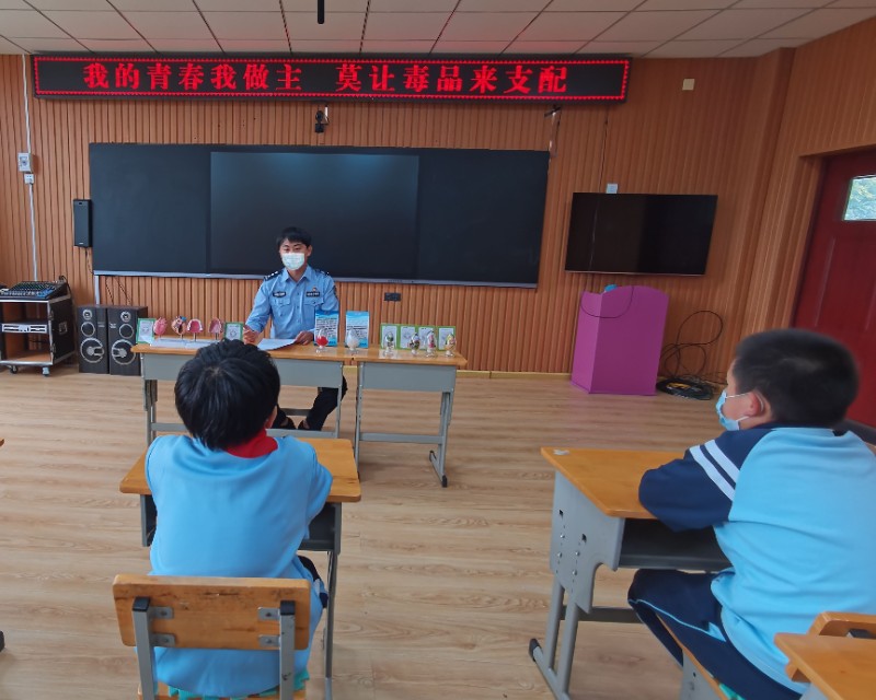 图们市石岘第一小学“我的青春我做主 莫让毒品来支配“”禁毒宣传教育活动(3)_副本.jpg