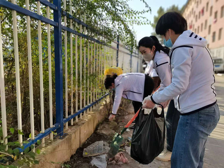 1664504230_7538_56022.jpg 汪清三幼:清洁环境 美化家园.jpg