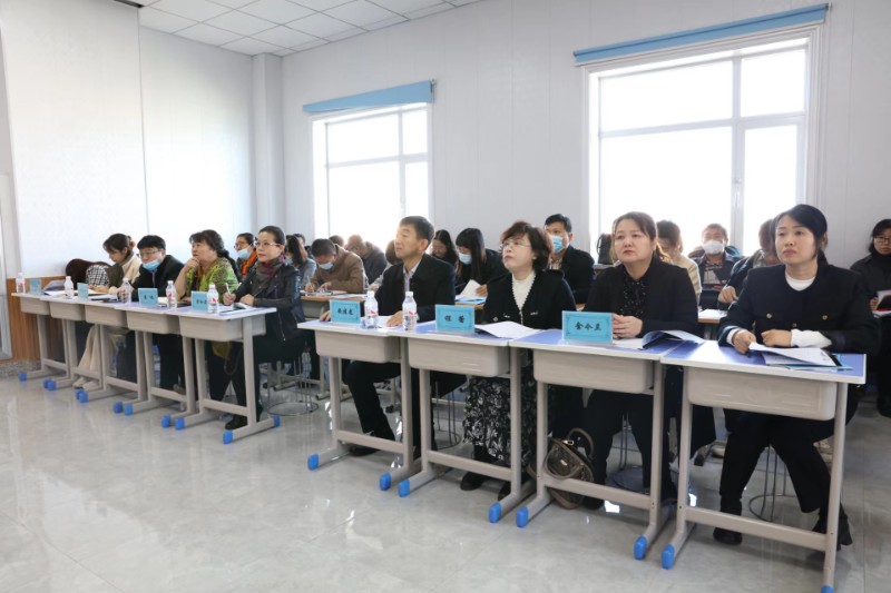 1667545879_5592_91350.jpg 名师送培促成长 素养导向助教学--2022年延边州民族教育教师队伍业务能力提升送培到县活动(龙井站)初中历史学科培训3.jpg