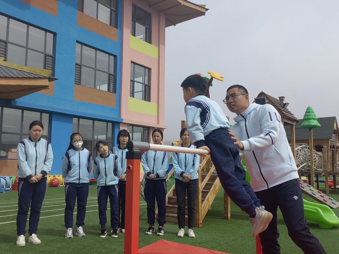 玩转户外 快乐收获”家长助教活动..jpg