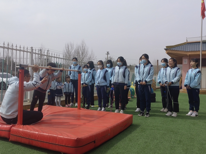 玩转户外 快乐收获”家长助教活动. (1).jpg